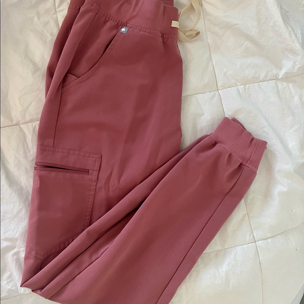 Figs Zamora joggers. Limited edition color: mauve.